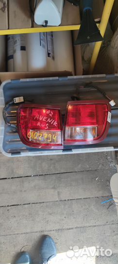 Задние фонари Nissan Avenir
