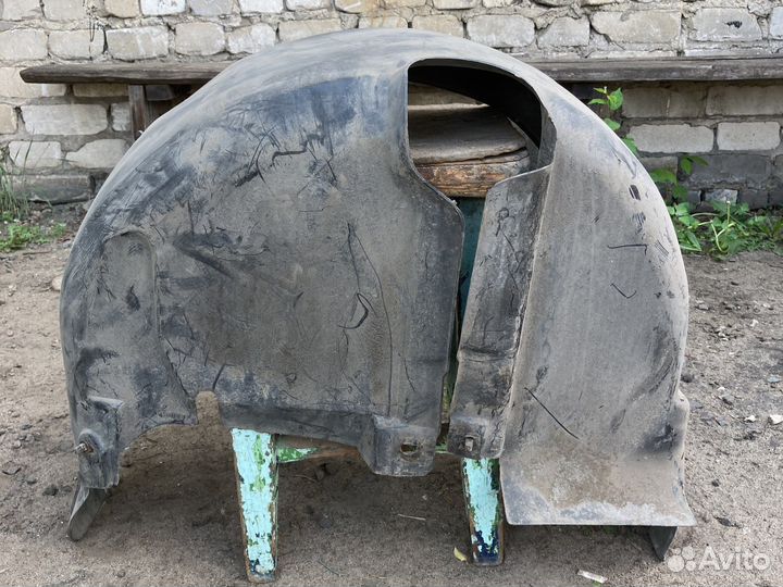 Задний правый подкрылок фольксваген гольф 4