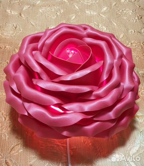 Роза из изолона. Ростовые цветы. Светильник