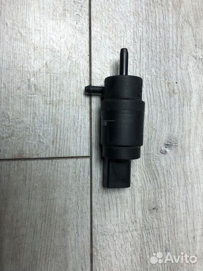 Моторчик омывателя стекла Mercedes-Benz E-Class