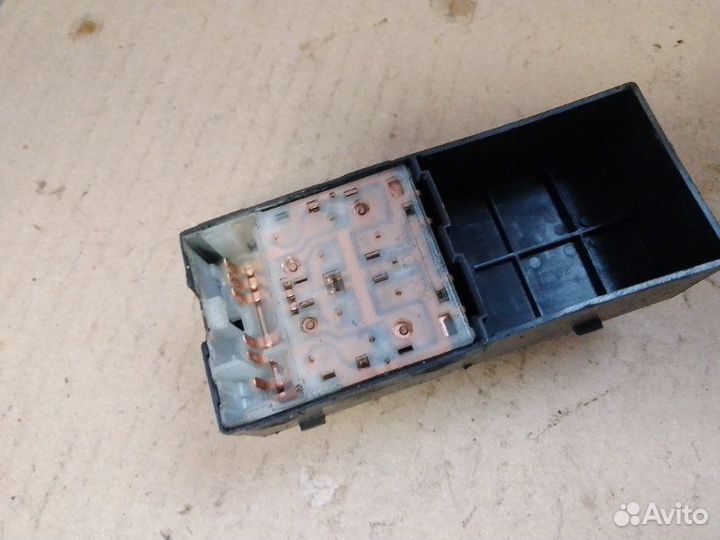 Блок управления стеклоподъемниками передний левый