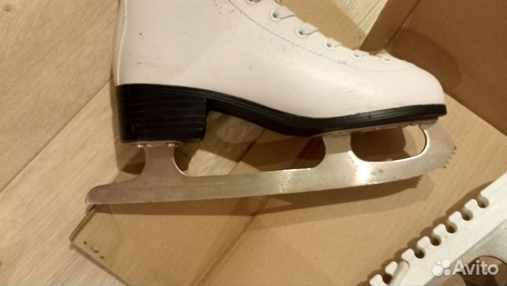 Коньки фигурные 37 размер