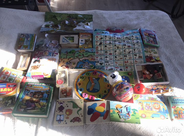 Огромное количество детский пособий и игрушек