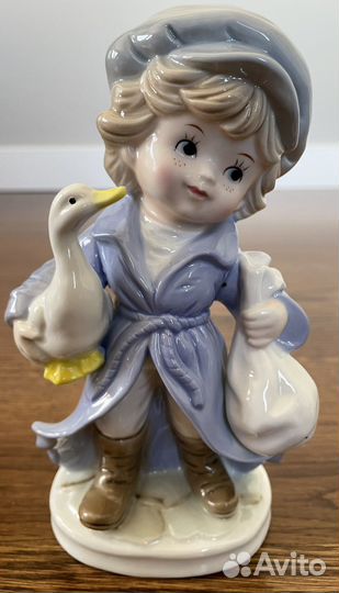 Фарфоровая статуэтка KPM. (Германия)