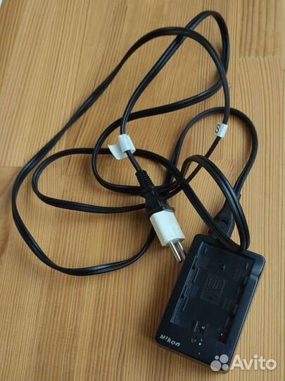 Зарядное устройство Nikon MH-18a