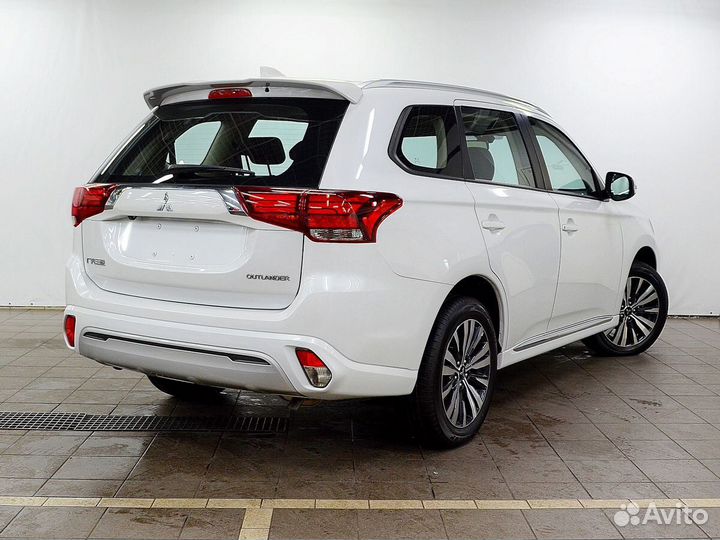 Mitsubishi Outlander 2.0 CVT, 2022, 81 км