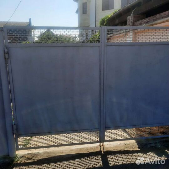 Секционные ворота с калиткой бу