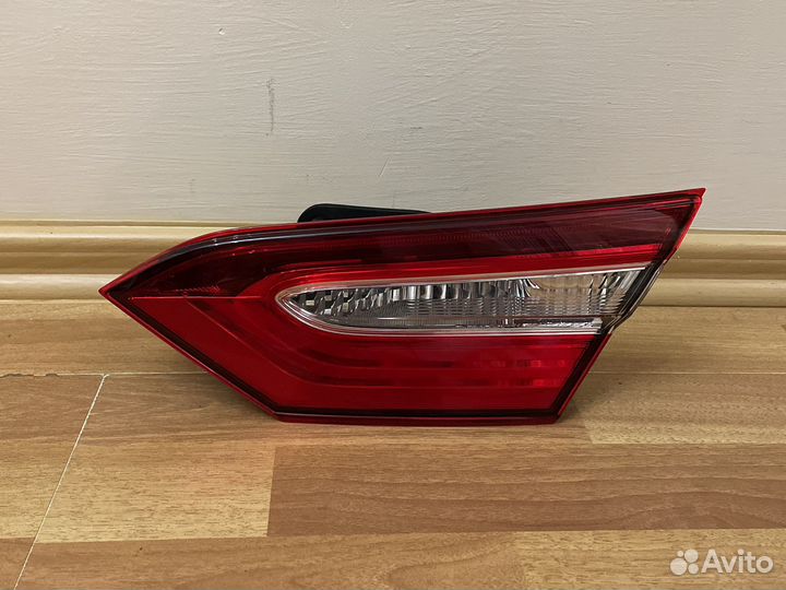 Toyota Camry v70 Фонарь правый внутренний