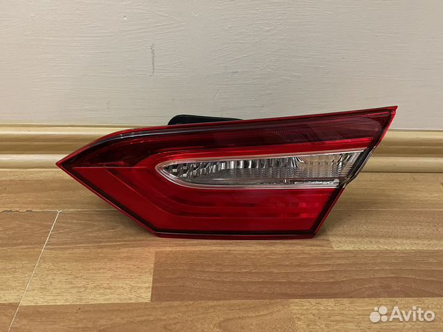 Toyota Camry v70 Фонарь правый внутренний