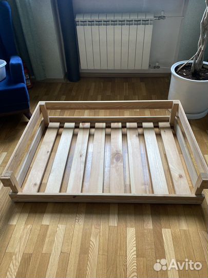 Лежанка 120*85 деревянная и матрас (без собаки:)