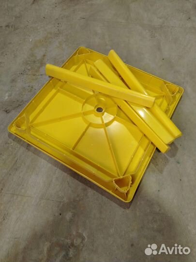 Стол пластиковый садовый