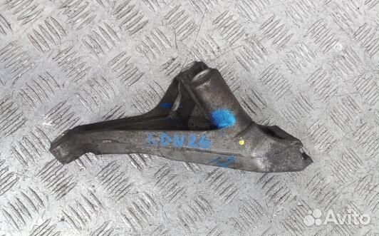 Кронштейн двигателя дизельный audi A4 B7 (LDN26A70