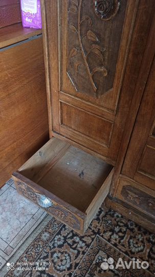 Старинный шкаф