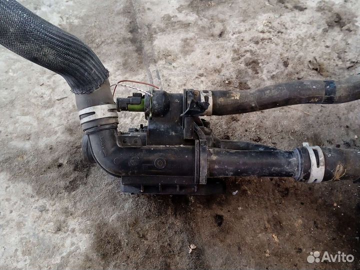 Корпус термостата Peugeot Partner 1.6 HDI