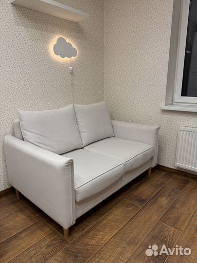 Диван раздвижной в состоянии нового