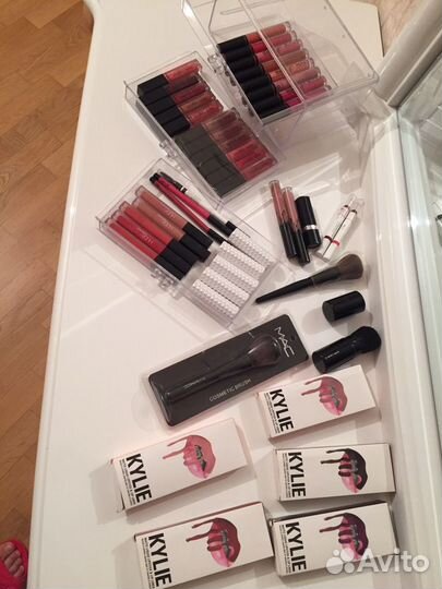 Матовые помады, косметика