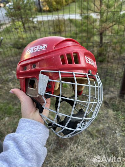 Хоккейный шлем