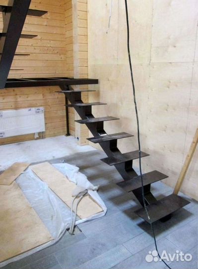 Лестница на металлокаркасе