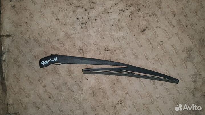 Поводок стеклоочистителя задний Mazda 3 BM мазда