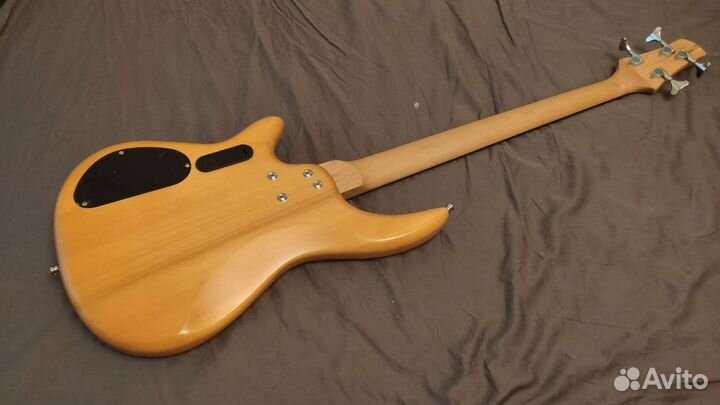 Бас-гитара в стиле Ibanez