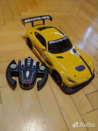 Машина-трансформер на пульте управления Бамблби