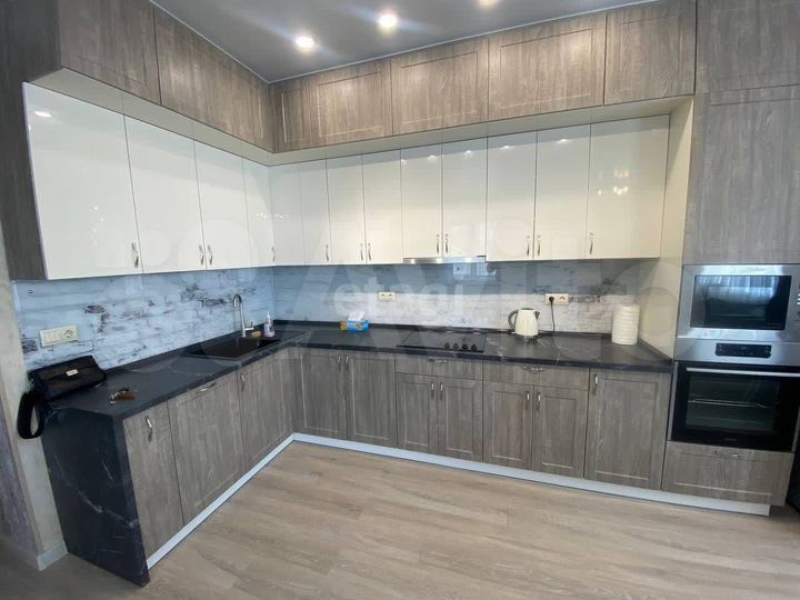 Дом 210 м² на участке 3,3 сот.