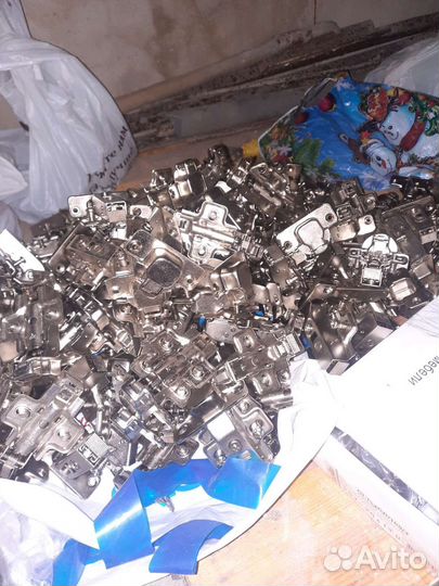 Мебельная фурнитура петли,ножки,газ лифты