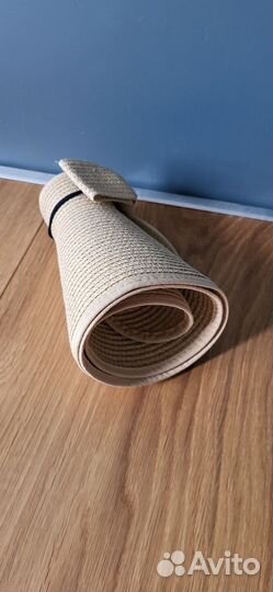 Шляпа женская из рафии