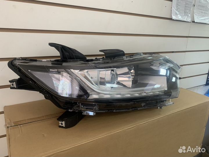 Фара правая Mitsubishi Outlander 3 галоген, дхо