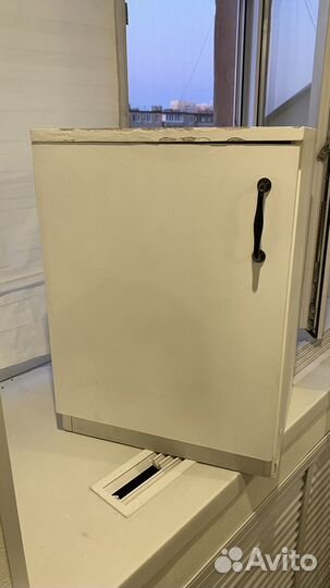 Тумбочка прикроватная