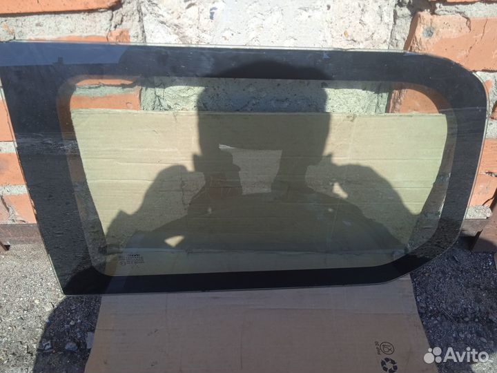 Стекло двери Toyota Probox переднее правое