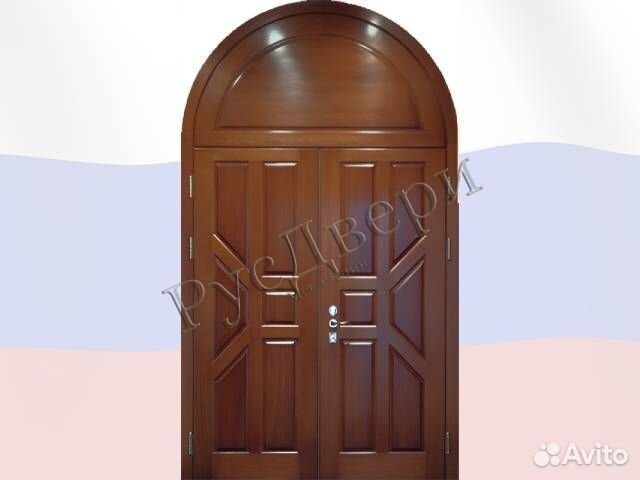 Двупольная входная дверь с массивом дуба