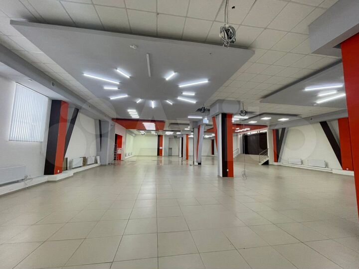 Первая линия, панорама, потолки 5м, 714 м²