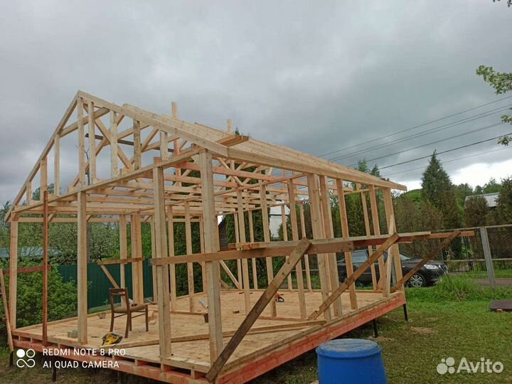 Бригада плотников строителей