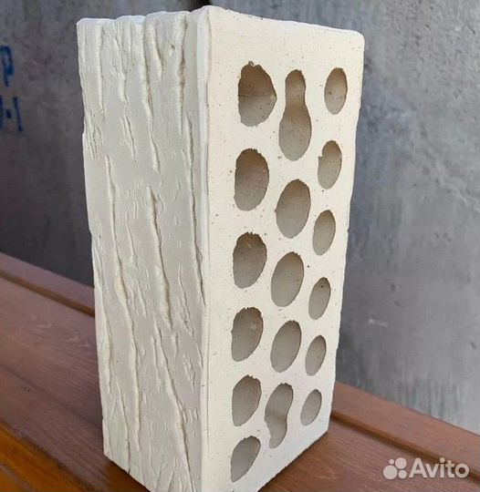 Кирпич лицевой пустотелый