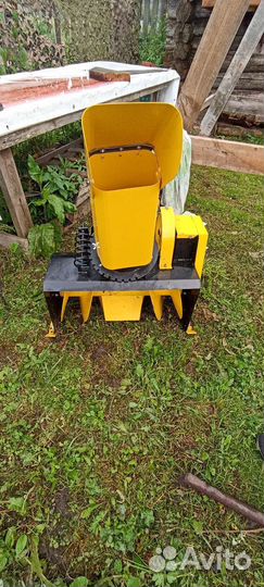 Снегоуборочная приставка к мотоблоку