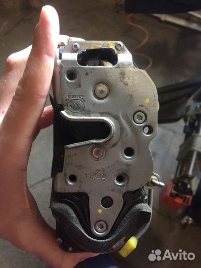 Замок двери Astra J водительская сторона