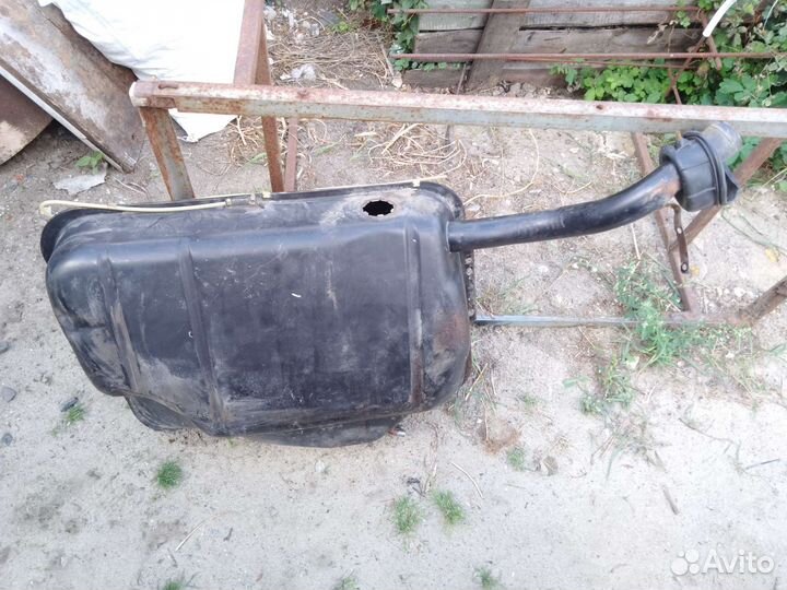 Топливный бак Ауди 80