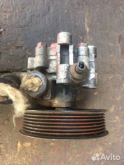 Насос гидроусилителя Toyota Avensis JX90 1zzfe