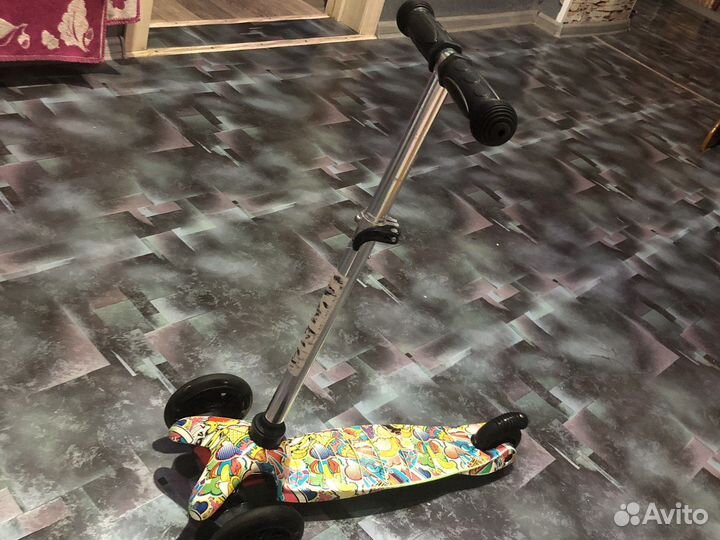 Самокат трехколесный