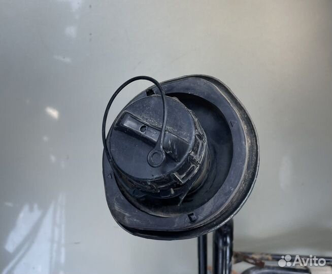 Заливная горловина бензобака Mazda 3 bk седан