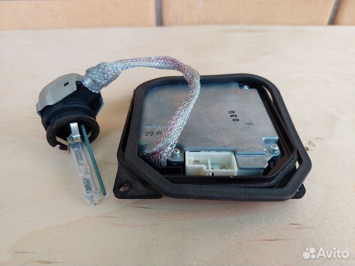 Блок розжига для передней левой фары а/м Тойота