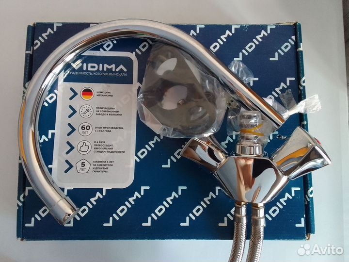 Смеситель, водонагреватель и ванна