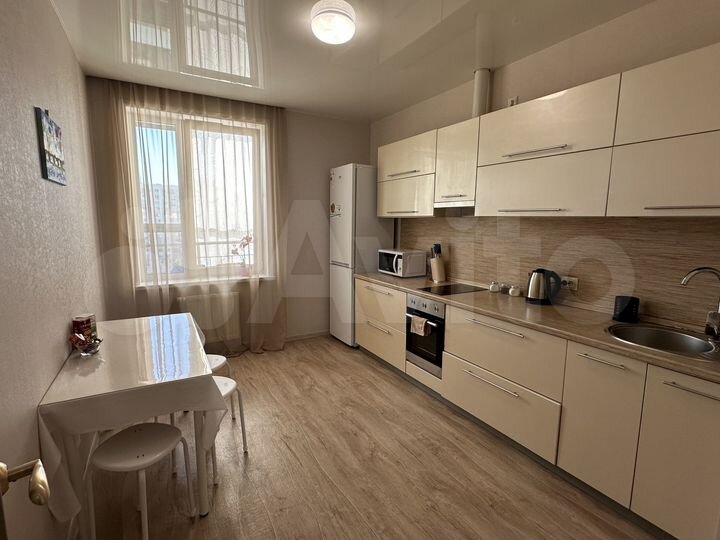 2-к. квартира, 58 м², 10/17 эт.