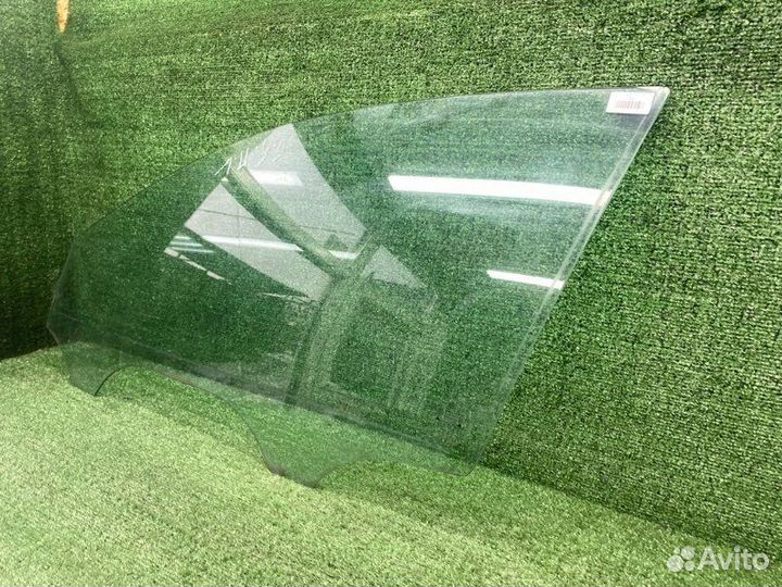 Стекло двери переднее левое Volkswagen Passat B5