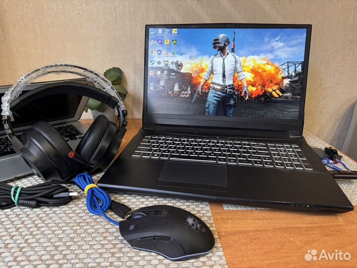 Ноутбук Clevo игровой i5,3070,32Gb,256gb,1Tb