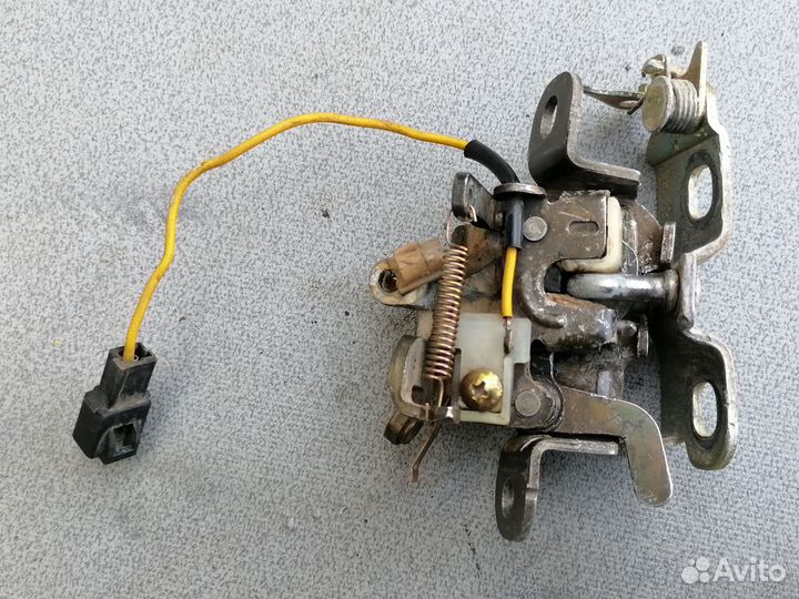 Замок багажн.с ответ.частью Mazda 626 GE 1992-1997