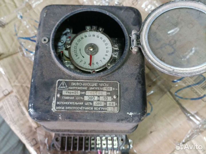 Включающие часы