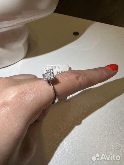 Кольцо с бриллиантом из белого золота