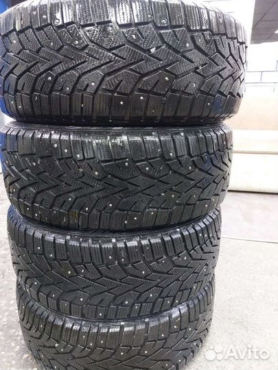 Gislaved Nord Frost 200 SUV 215/55 R17